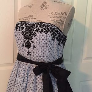 🎉Dress Sale🎉Anthropologie NWOT Embroidered Dress